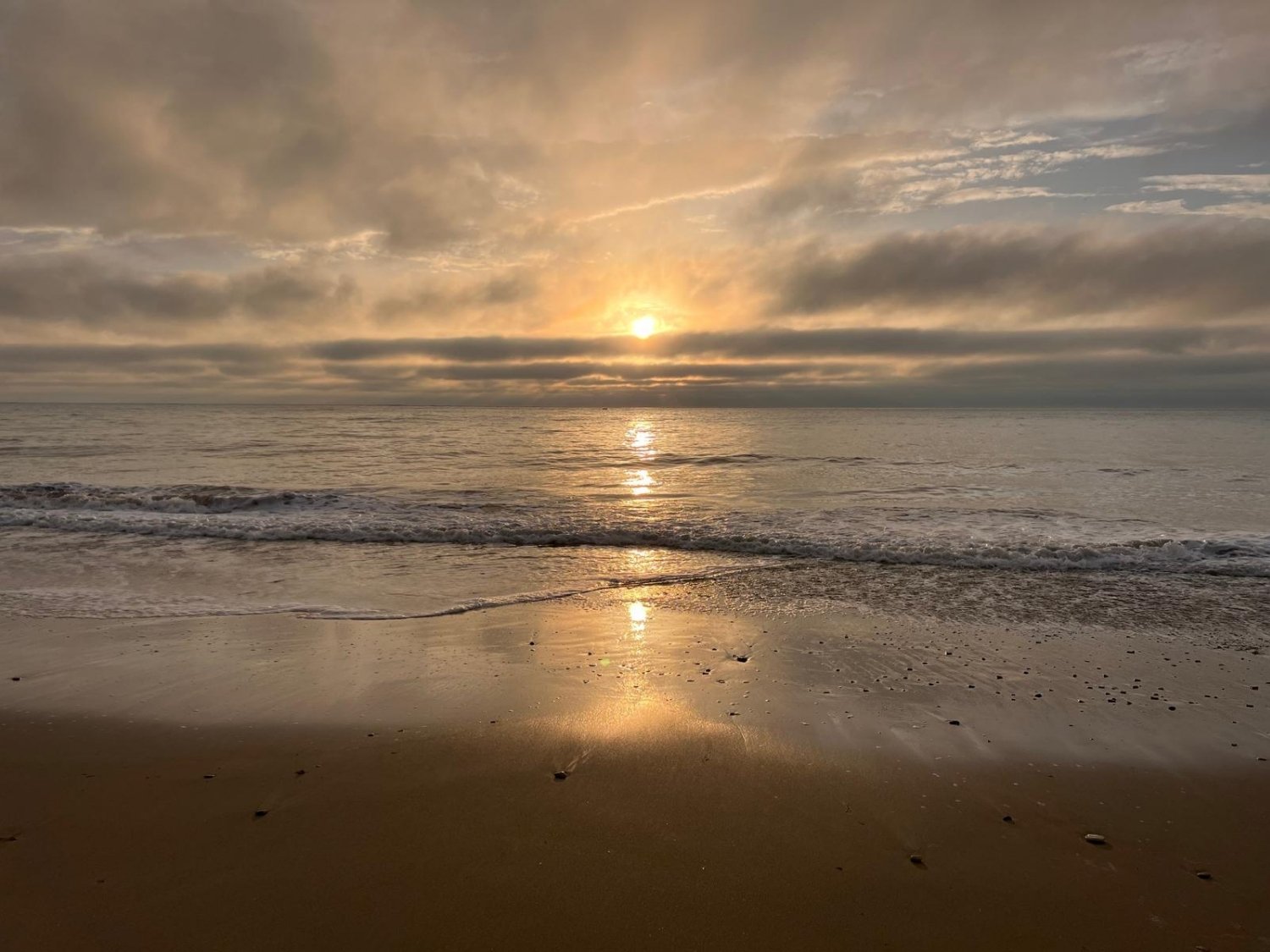 Coucher de soleil sur la plage à Noirmoutier