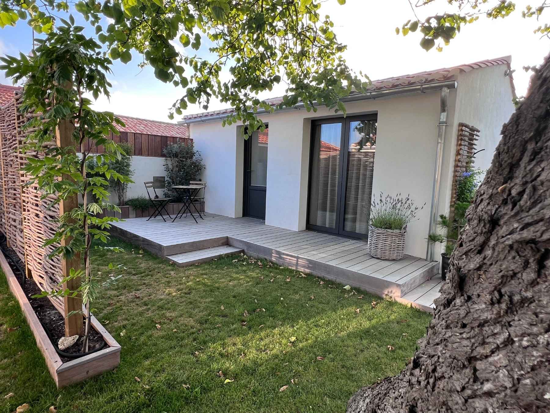 Jardin privé de la suite ONNO 1 sur l’Île de Noirmoutier