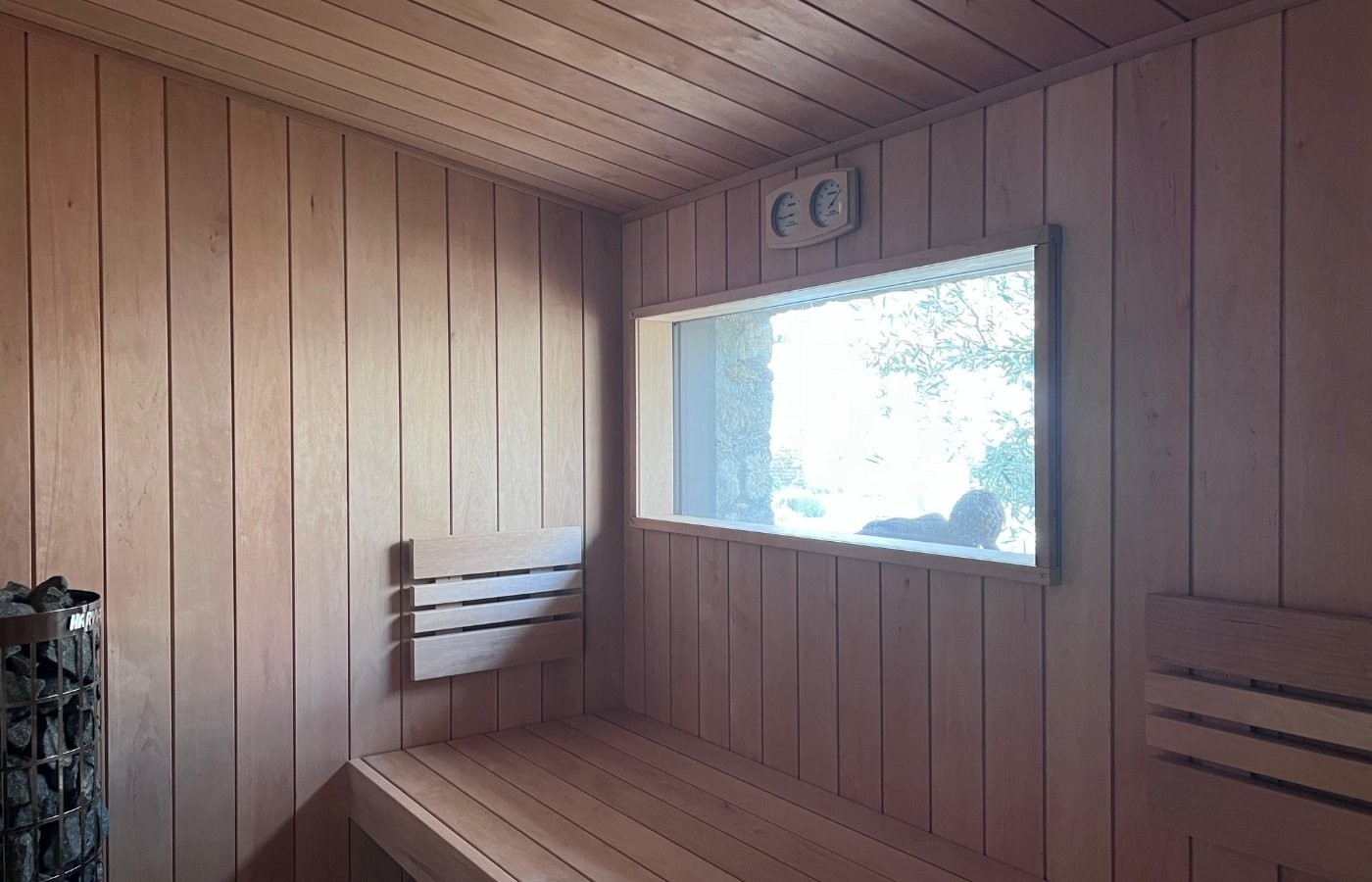 Sauna en bois dans l'espace bien-être à L'Épine sur l'île de Noirmoutier